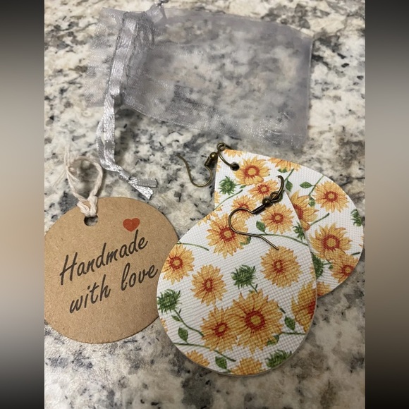 Large Tear Drop Earrings Handmade in Tennessee.

Flower print on both sides - Picture 2 of 3